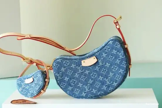 VUITTON MM Croissant LOUIS 0522